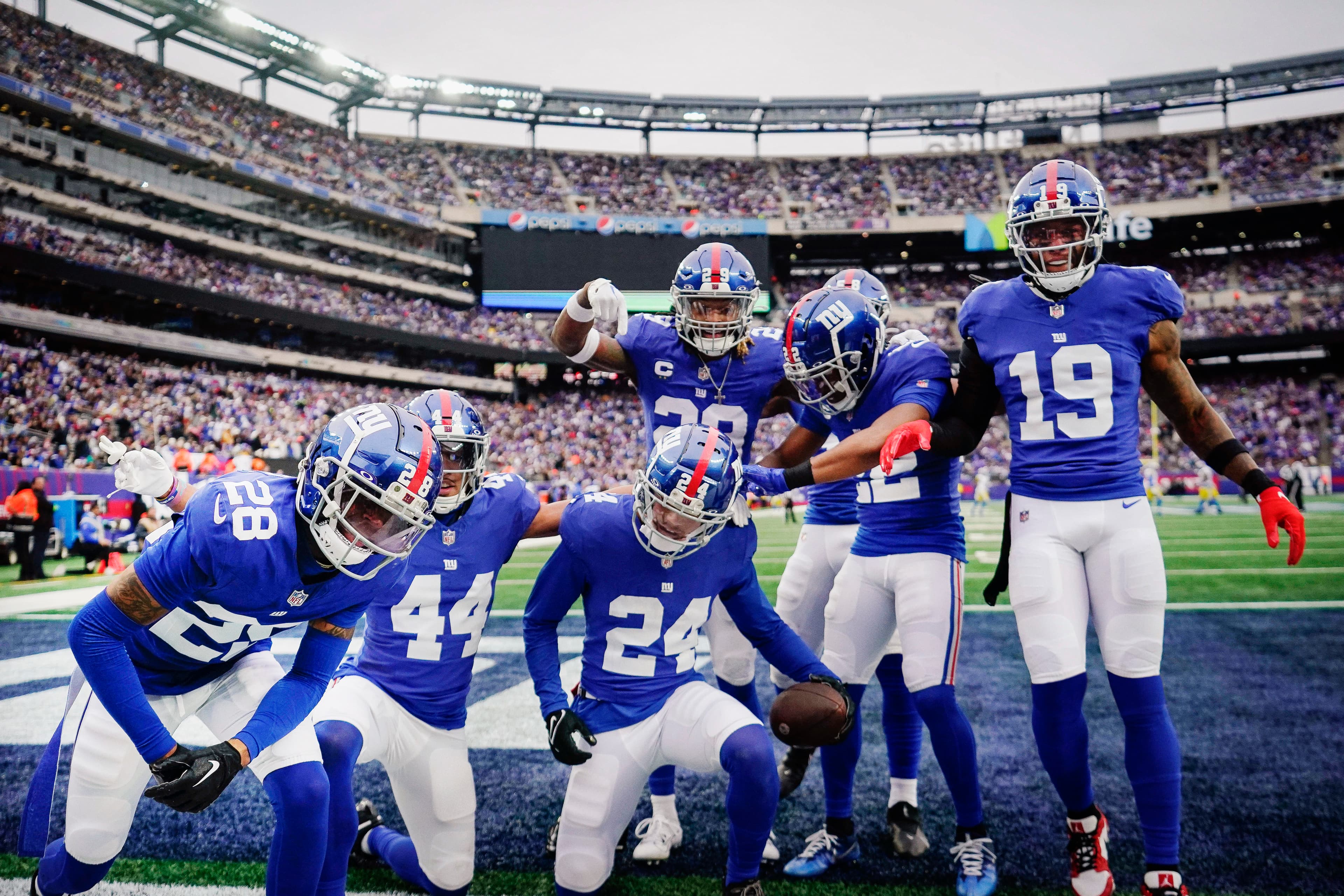 undefined-giants-img