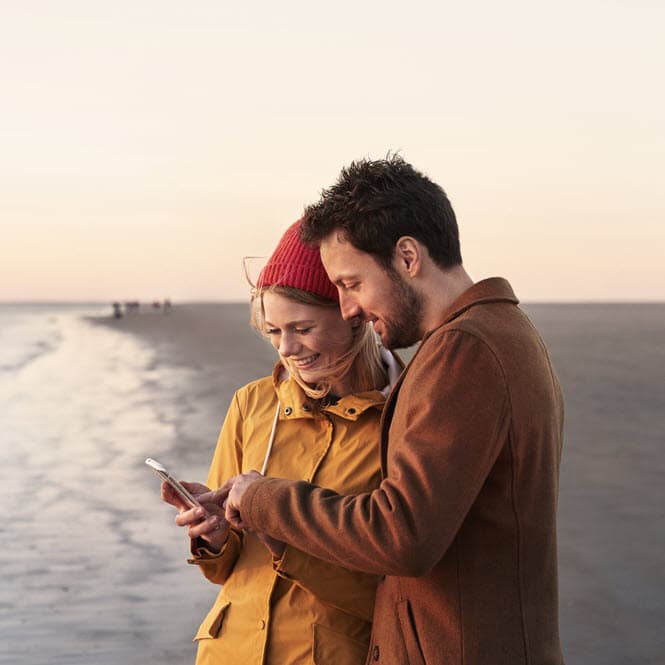 tourists-tourists-img